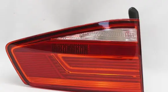 Volkswagen PASSAT B8 Tailgate rear/tail lights 