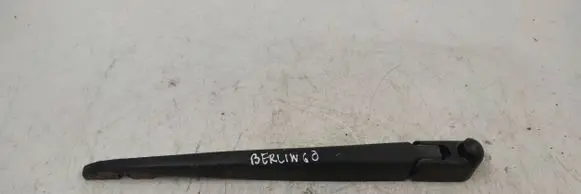 Rear wiper blade arm