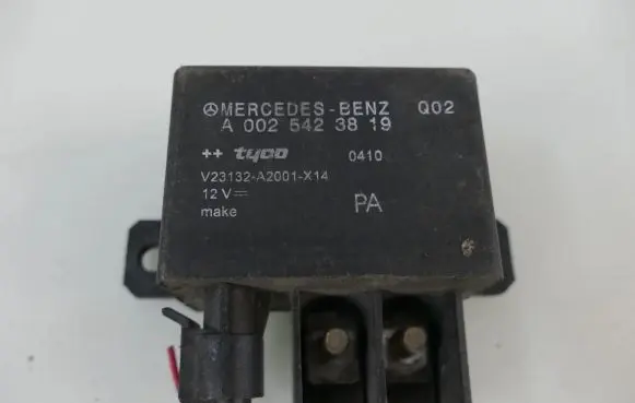 Mercedes-Benz E W211 Glow plug pre-heat relay A0025423819