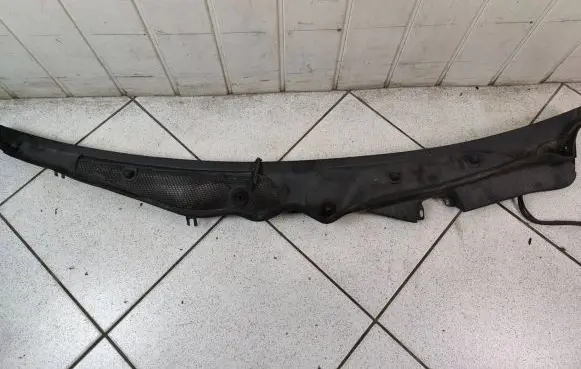 Mercedes-Benz E W212 Wiper trim A2128301013