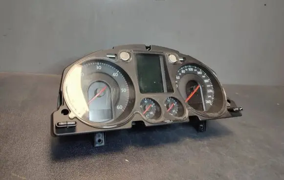 Speedometer (instrument cluster)