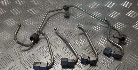 Jaguar XF Fuel injector supply line/pipe 