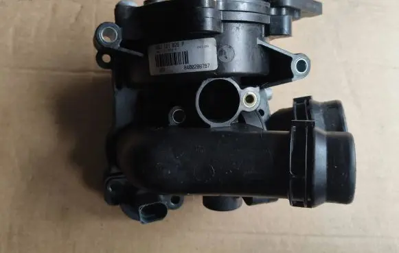 Volkswagen Scirocco Water pump 06j121026p