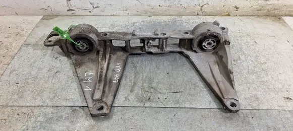Mercedes-Benz Vito Viano W447 Rear differential/diff mount bracket A4473530000