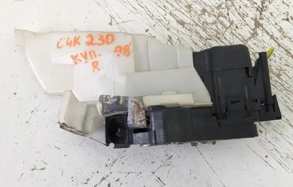 Mercedes-Benz CLK A208 C208 Front door lock 2087200435