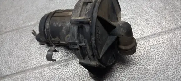 Audi A4 S4 B5 8D Secondary air pump 