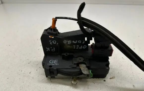 Opel Combo C Front door lock 13154791