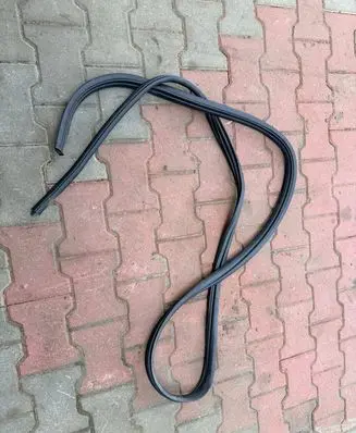 Nissan Qashqai+2 Front door rubber seal 82831EY10A