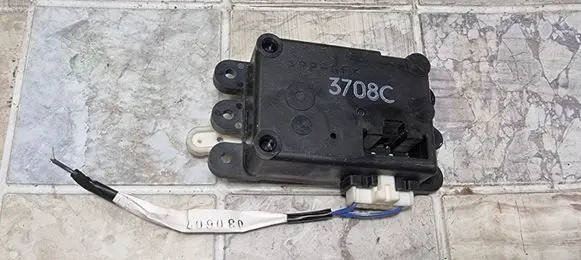 Mazda 323 F Air flap motor/actuator 3708C