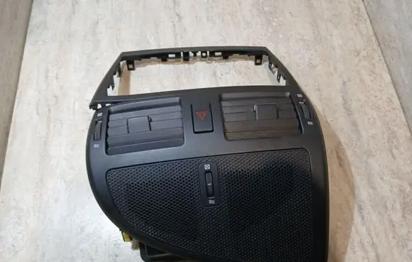 Toyota Avensis T270 Dash center air vent grill 5567005090