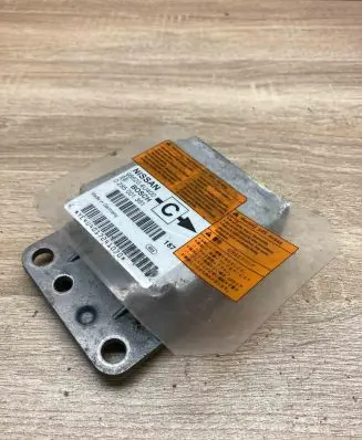 Nissan Almera Tino Airbag control unit/module 988204U400 0285001361
