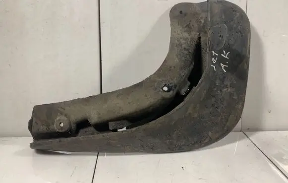 Volkswagen Jetta V Rear mudguard 1KM075101