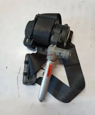 Volvo S60 Middle seatbelt (rear) 39987960