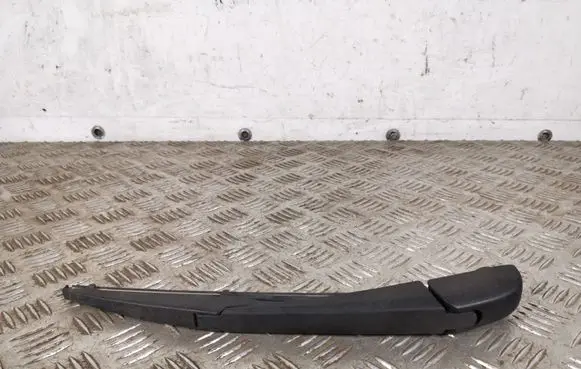 Toyota RAV 4 (XA40) Rear wiper blade arm 06963