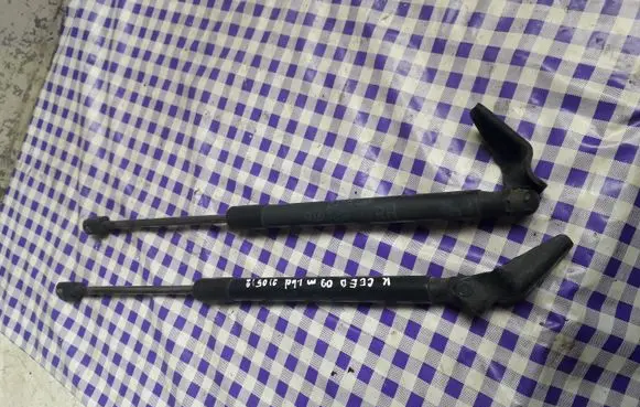 KIA Ceed Tailgate/trunk strut/damper