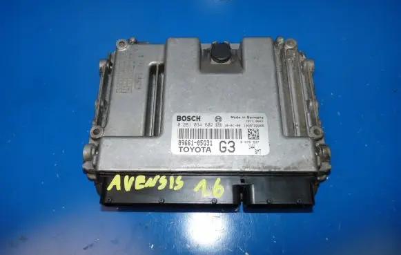 Toyota Avensis T270 Engine control unit/module 8575537 0281034602