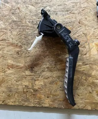 Volkswagen Touareg I Accelerator throttle pedal 7L0723507