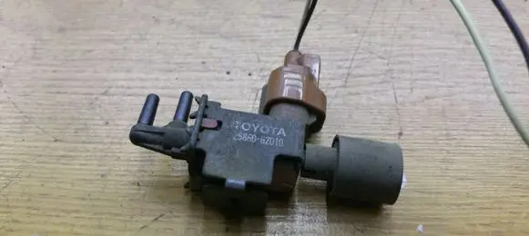 Lexus RX 300 Vacuum valve 2586062010
