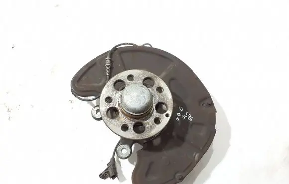 Mercedes-Benz E W212 Front wheel hub A2123321601
