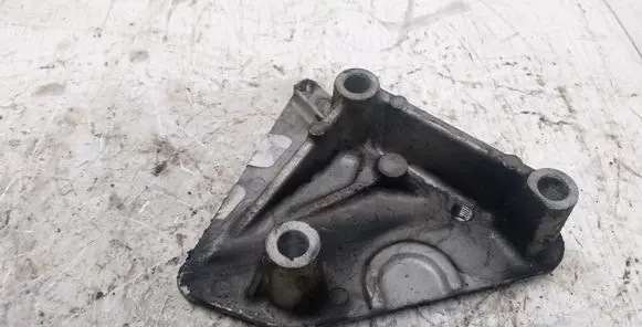 Honda Civic Engine mounting bracket