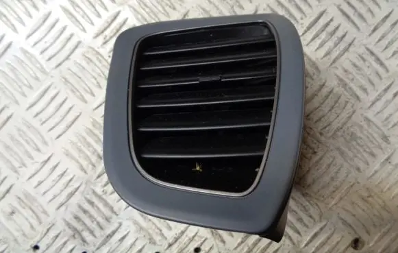 Hyundai i20 (GB IB) Dashboard side air vent grill/cover trim