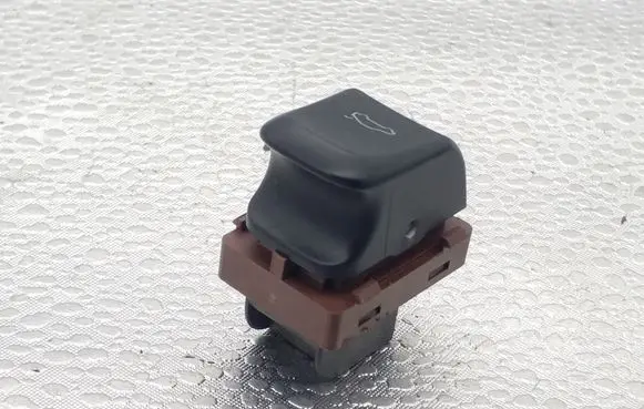 Audi A4 S4 B8 8K Tailgate opening switch 8K0959831A