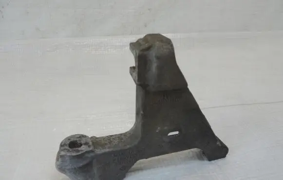 Opel Vivaro Engine mounting bracket 93450725