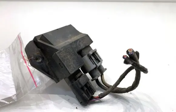Peugeot 207 Fan control module 98372A