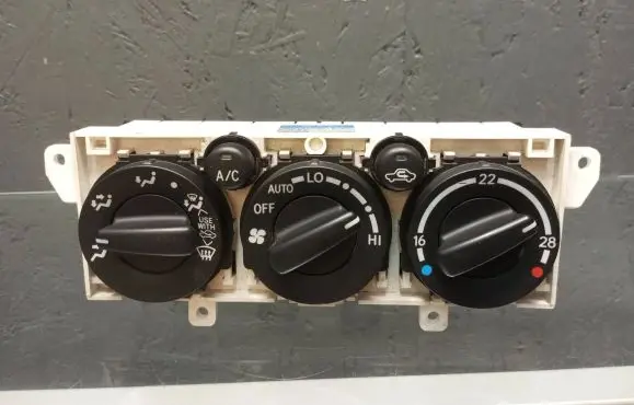 Toyota Avensis T220 Climate control unit 5590005091 MB1465700540