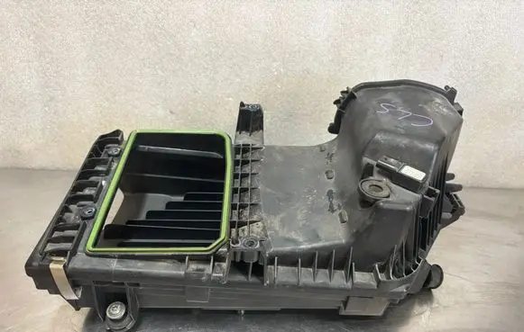 Mercedes-Benz CLS C257 Air filter box cover A6540900301