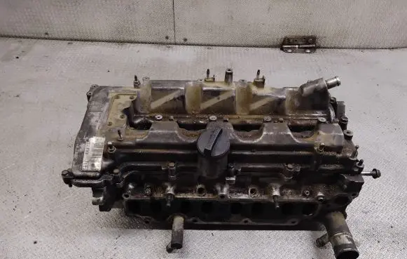 Toyota Avensis T250 Engine head FHV 5X05203