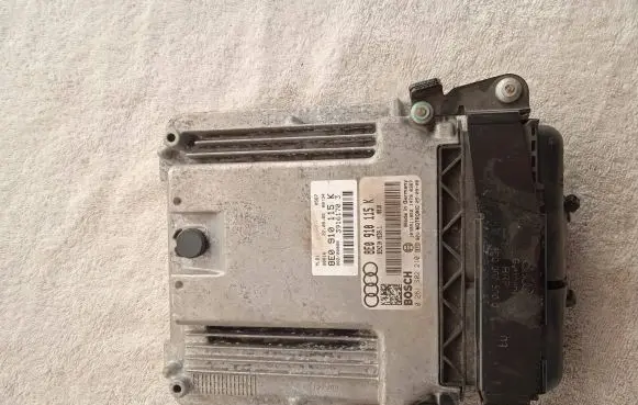 Audi A4 S4 B7 8E 8H Engine control unit/module 8E0910115K 1039S11952 0261S02210