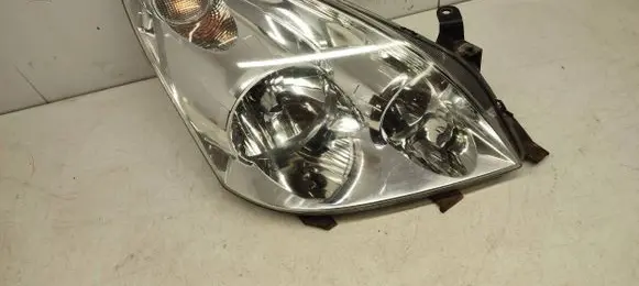 Toyota Corolla Verso E121 Headlight/headlamp 811700f010