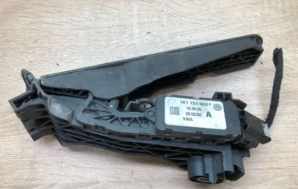 Audi A3 S3 A3 Sportback 8P Accelerator throttle pedal 1K0721503P