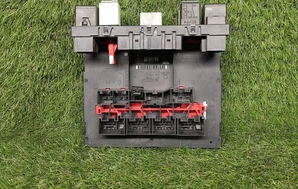 Volkswagen PASSAT B6 Power management control unit 3C0937049H