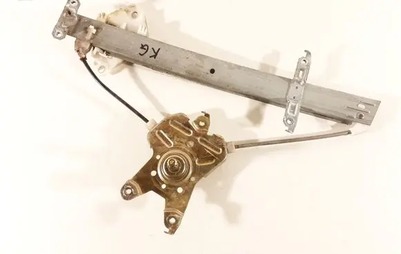 Rear door manual window regulator