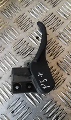 Volkswagen PASSAT B5.5 Engine bonnet (hood) release handle 3b1823533