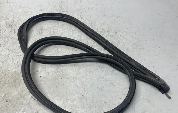 Opel Astra H Trunk rubber seal (body)