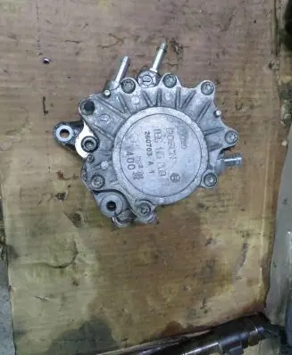 Audi A3 S3 8P Vacuum pump 03G145209