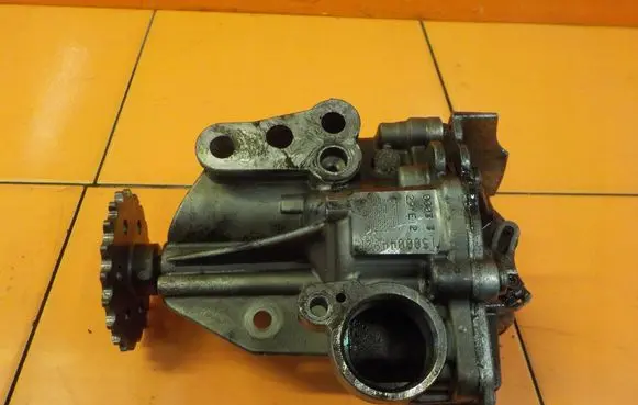 Opel Vivaro Oil pump 150004492R