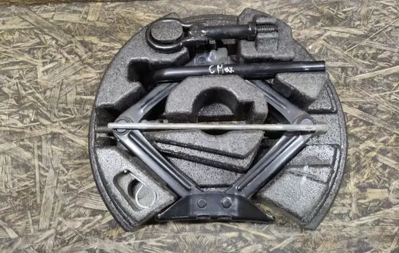 Ford Grand C-MAX Tool set AM5117009AB