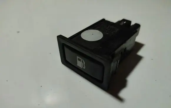 Toyota Avensis T250 Fuel tank opening switch B156795