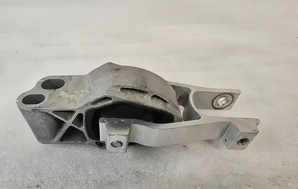 Volvo XC40 Engine mount bracket 32222107