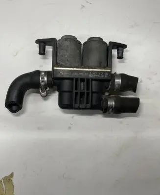 BMW 5 E39 Coolant heater control valve 1147412137 47412137