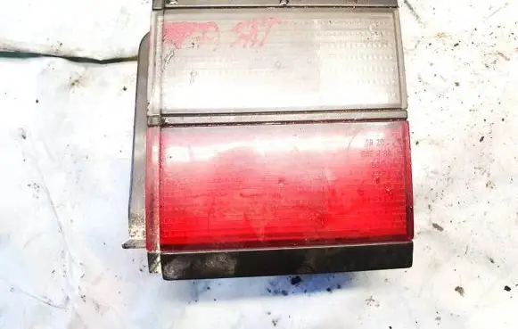 Volkswagen PASSAT B3 Tailgate rear/tail lights 321945259