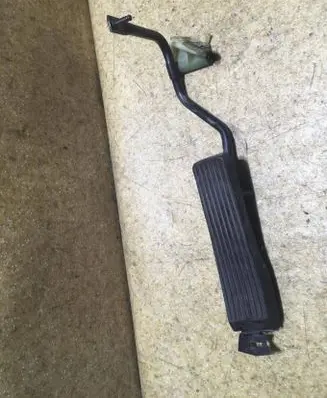 Mercedes-Benz E W124 Accelerator throttle pedal 