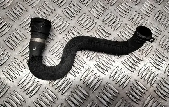 Volvo V70 Engine coolant pipe/hose