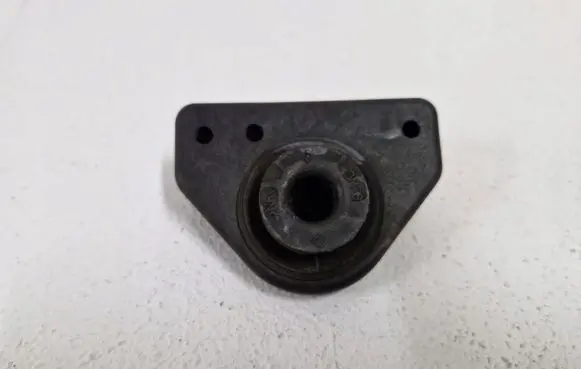 Hyundai Tucson TL Radiator mount bracket