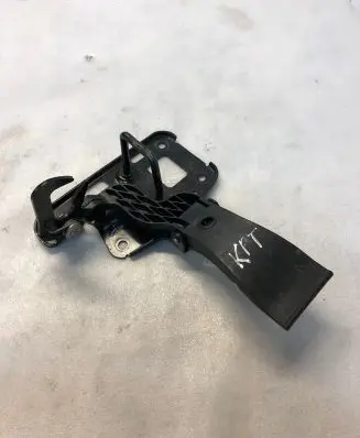 Audi A5 Sportback 8TA Engine bonnet/hood lock/latch loop/hook 8t0823480