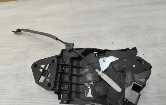 Volvo V60 Rear door exterior handle/bracket 30784317